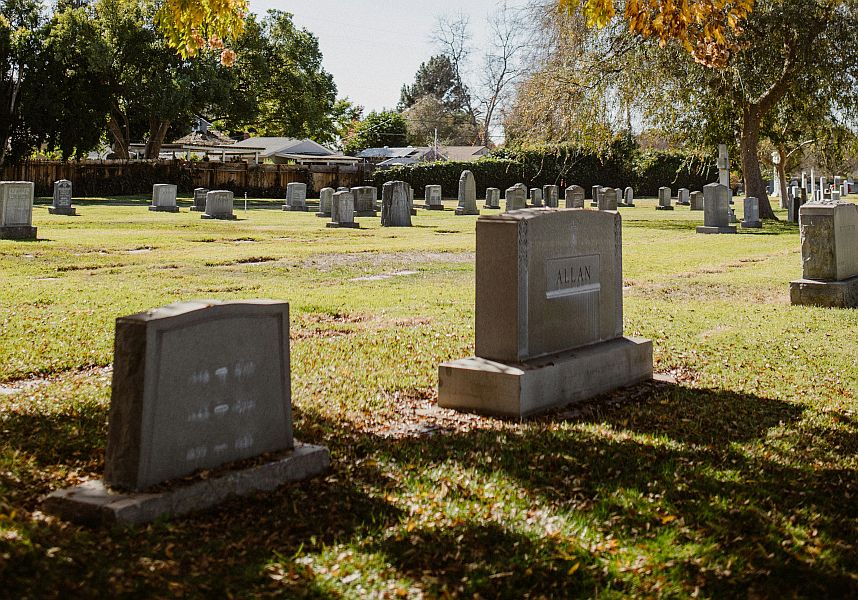 choosing headstones